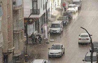 Van’da dolu yağışı