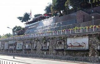 Vatandaşların yenilenmesini istediği tarihi duvar...