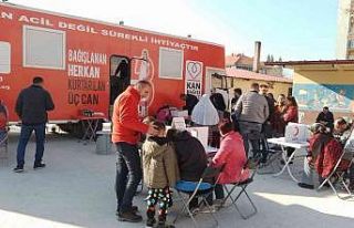 Veliler kan vererek çocuklarına örnek oldu