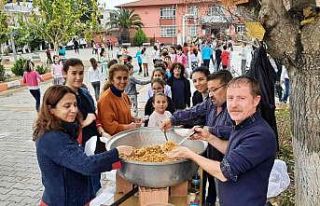 Velilerden toplanan bayat ekmekler, öğretmenlerin...