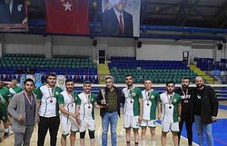 Voleybol turnuvasında şampiyon Gediz Ardıç Ormanspor