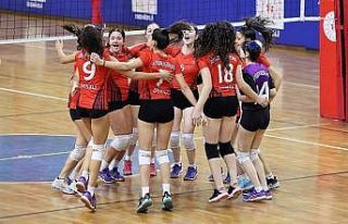 Voleybolda Denizli Büyükşehir Belediyespor şampiyon...