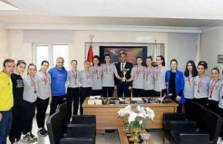 Voleybolda şampiyonluk kupası GKV’nin