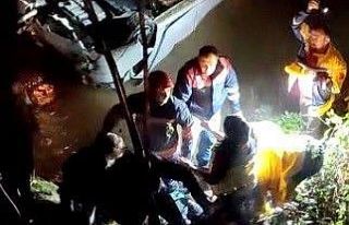 Yağmurda kontrolünü kaybettiği otomobili ile Ağasar...