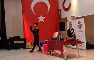 Yalova’da engelli çocuklara illüzyon gösterisi