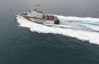 Yanan geminin kayıp kaptanını arama çalışmaları...