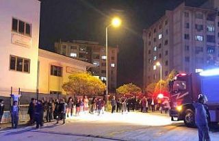 Yangını izleyen kalabalık anonsla dağıtıldı