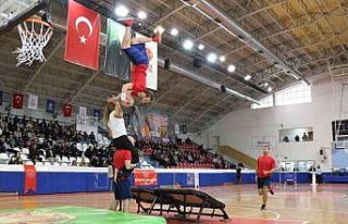 Yaptıkları şovlarla engelleri yok ettiler