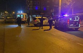 Yarış yapan motosikletlere çarpmamak için beton...