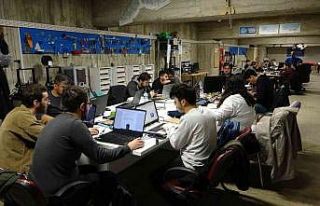 Yarışmalara otoparkta hazırlanıyorlar