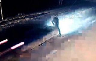 Yolun karşısına geçerken otomobilin çarptığı...