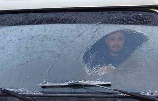 Yüksekova’da araçlar buz tuttu