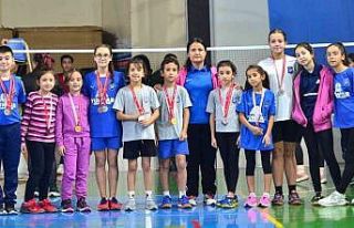 Yunusemreli badmintoncular il seçmesine damga vurdu