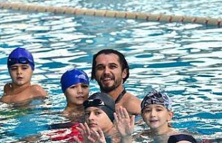 Yunusemreli çocuklar kışın da yüzme öğreniyor