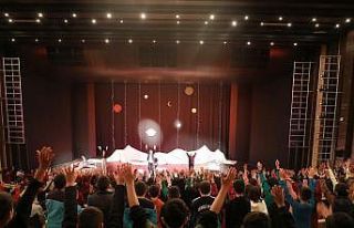 Yüzlerce minik ilk kez tiyatro izleme fırsatı buldu