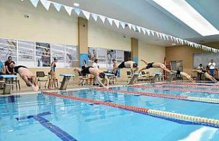 Yüzme şenliğinde kulaç attılar