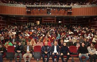 “Ziyafet Sofrası” Akşehirli tiyatro severlerle...