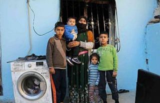 2 yaşındaki çocuğu, yangından 11 yaşındaki...