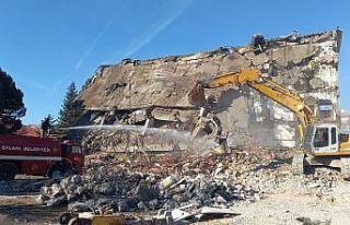 40 yıldır hizmet veren hükümet konağı böyle...