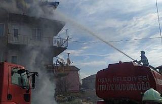 4 katlı binada çıkan yangında karı koca dumandan...