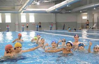 Adana Yüreğir’de 4 mevsim yüzme keyfi