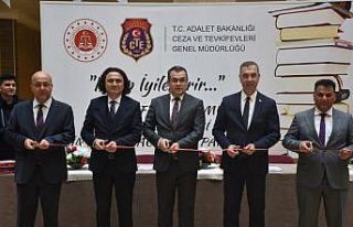 Adana’da Adliyesinde kitap bağışı kampanyası