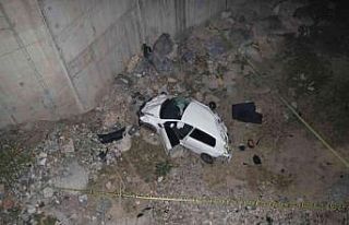 Adana’da kontrolden çıkan otomobil Çakıt Çayı’na...