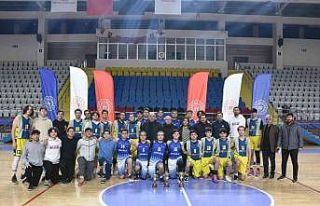 Afyon Yıldızları kupayı aldı