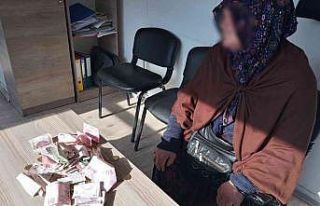 Ağabeyinin çocuğu ile dilenmeye çıkmış