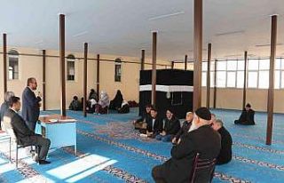 Ağrı’da umreye gidecek vatandaşlara seminer düzenlendi