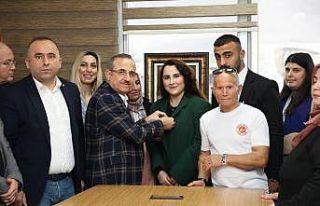 AK Partili Sürekli’den 6’lı masaya adaylık...