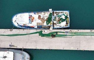 Akdeniz’de ekmek teknelerine fırtına molası