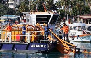 Akdeniz’in iki noktasından 20 kamyon çöp çıktı