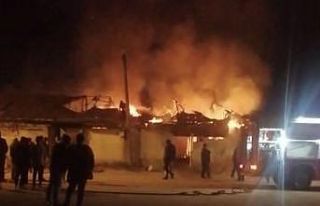 Alaşehir’de ahşap evde çıkan yangın korkuttu