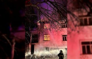 Alevlere teslim olan ev kullanılmaz hale geldi