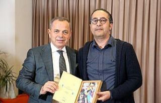 Ali İpek: “Herkes hikayeler taşır”