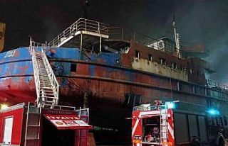 Altınova Tersaneler Bölgesi’nde gemi yangını:...