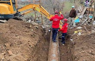 Altyapı borusuna sıkışan koyun kurtarıldı
