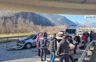 Amasya’da iki otomobil çarpıştı: 5 yaralı