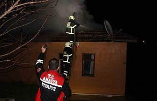 Amasya’da şömine bacasından çıkan kıvılcımlar...