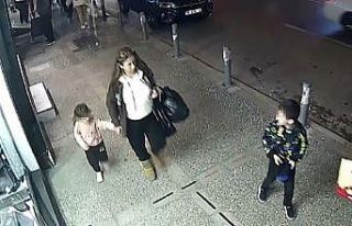 Anne-çocuk görünümlü hırsızlar telefoncu dükkanlarını...