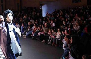 Antalya’da çocuklar tiyatro dolu bir tatil geçiriyor