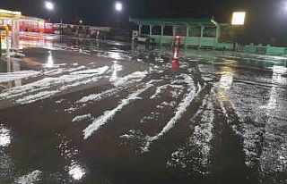 Antalya’da doludan kaçan araçlar akaryakıt istasyonlarına...