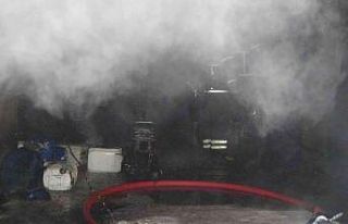 Apartmanda çıkan yangında 3 kişi dumandan etkilendi