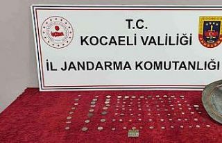 Aracında 107 sikkeyle yakalandı