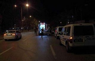 Aracında ölen kadını ihbardan dönen polisler...