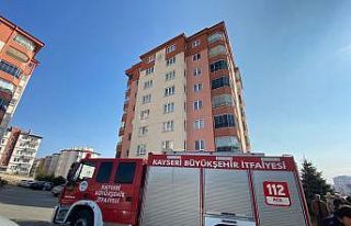 Aspiratör alev aldı, evdekiler panik yaşadı