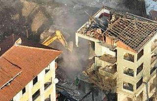 Asrın felaketinde kalan izler siliniyor