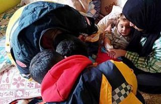 Ateşi çıkan Dicle bebek için karla mücadele ekipleri...