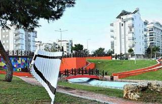 Atıklar parkta sanata dönüştü